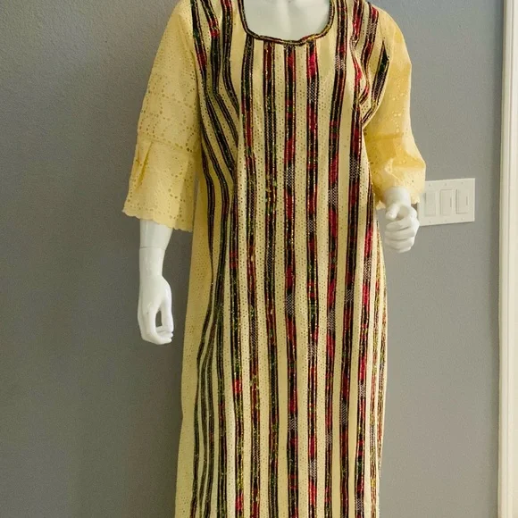 Elegantly designed Custom Made African Outfit. - Picture 1 of 14